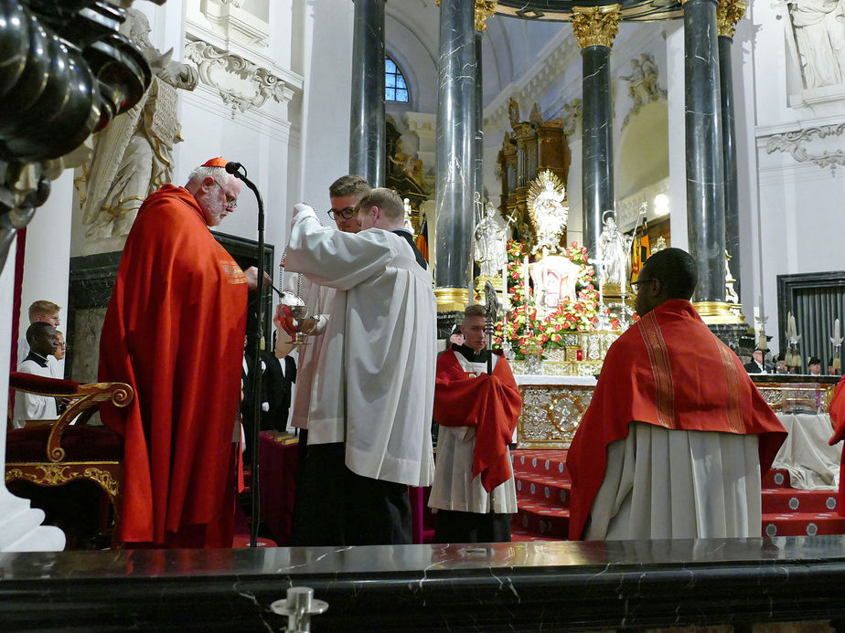 Abschlussvesper der Bischofskonferenz mit Austeilung des Bonifatiussegens (Foto: Karl-Franz Thiede)